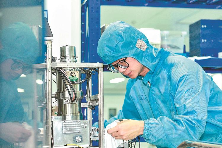 精密制造与半导体产业共振 国产扫描电镜赋能通讯工程新基建